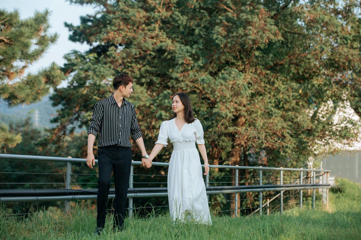 Image depicting a person typing on a command prompt window, showcasing their advanced techniques.